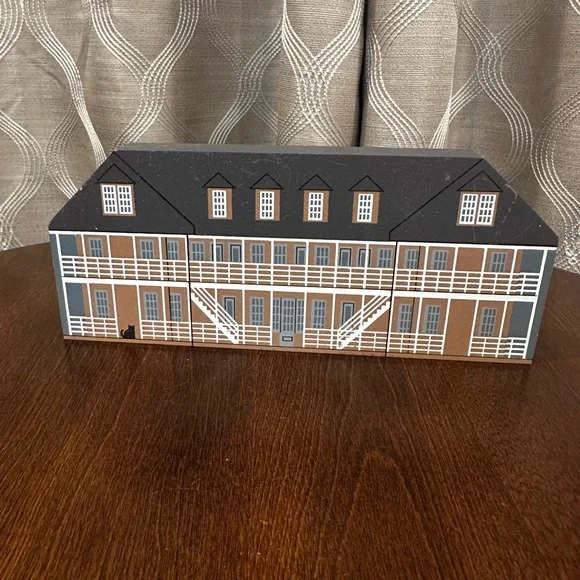 The Cat’s Meow Set of Three Decorative Wooden Buildings - Picture 6 of 9